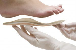 Doctor adapts insole to foot shape
